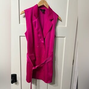 House of Harlow 1960 Randa Blazer Bright pink Satin Button sleeveless belted